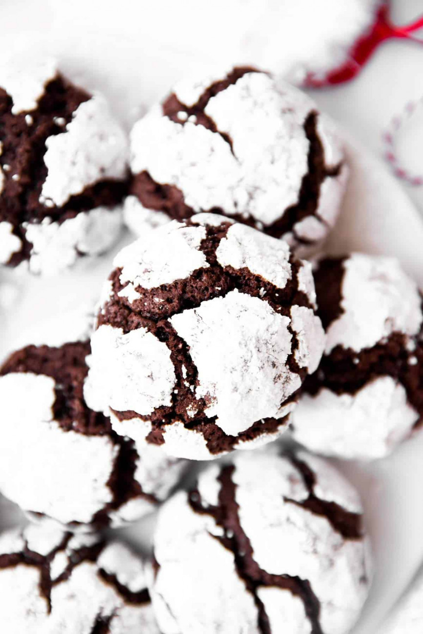 Chocolate cookies, dusted with powdered sugar
