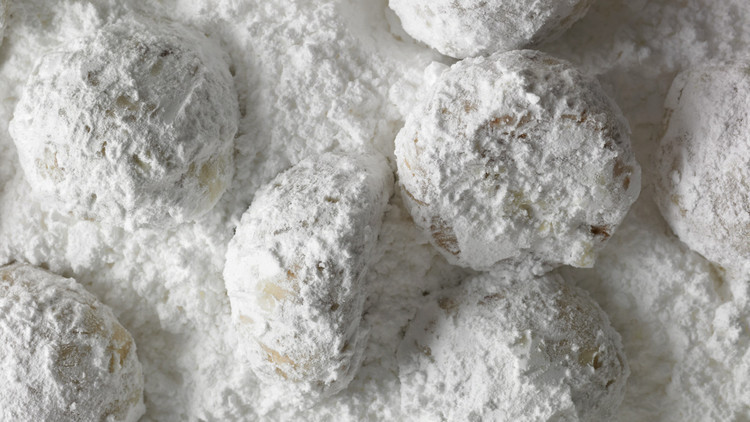 round cookies, coated with confectioner's sugar